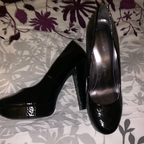 Heels - Picture 2 of 3